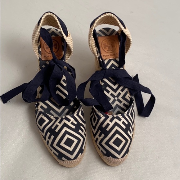 Tory Burch Clubhouse navy and cream geometric espadrilles 39 - Picture 1 of 11
